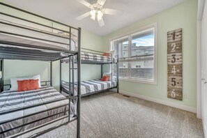 4 bedrooms, iron/ironing board, free WiFi, bed sheets