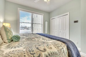 4 bedrooms, iron/ironing board, free WiFi, bed sheets