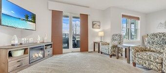 Cass Bay Retreat at Stone Fountain with Pool