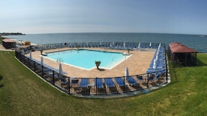 Piscine intérieure, piscine extérieure