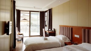 Desk, blackout curtains, free WiFi - (Ngawa Autonomous Prefecture)