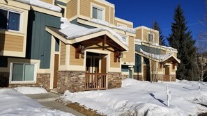 Exterior - 2 Minutes to Keystone Ski Resort! Cozy, spacious and quiet condo with balcony (Dillon)