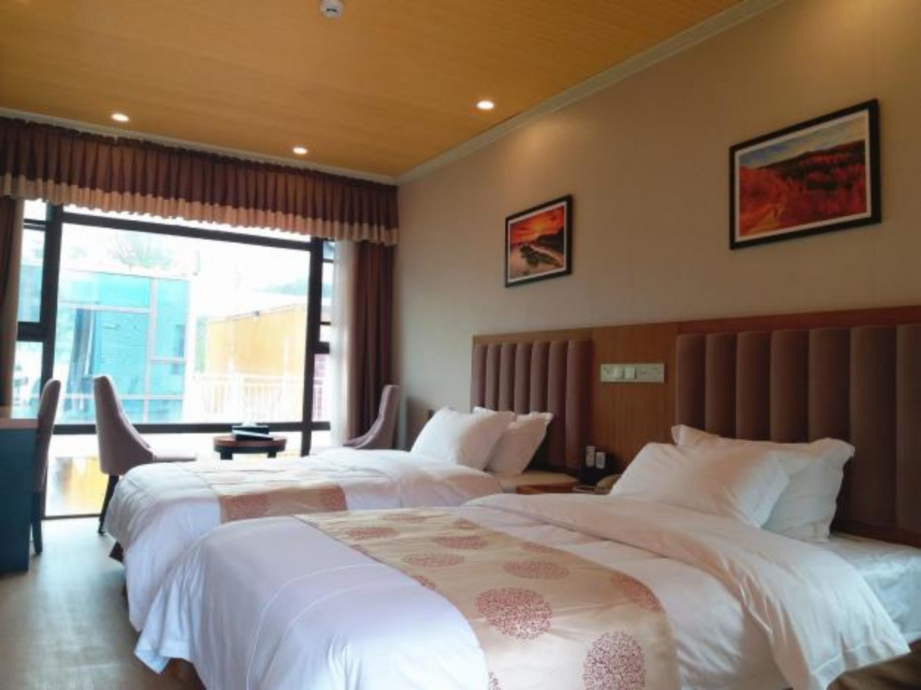 Deluxe Twin Room | Desk, blackout drapes, free WiFi