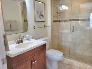 Bathroom - 312 - Oceanfront Corner Condo with Fabulous Views (New Smyrna Beach)