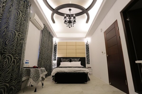 Double Room | Desk, blackout drapes, soundproofing, free WiFi - Magic Wizard B&B (Taitung)