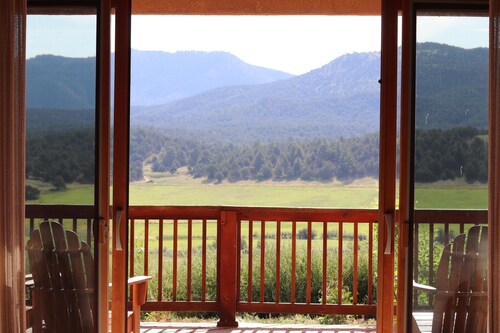Privates, geräumiges Haus mit Blick auf den dunklen Himmel und das Tal in der Nähe von Westcliffe