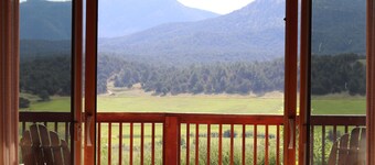 Maison spacieuse et spacieuse avec vue sur les montagnes et la vallée, près de Westcliffe