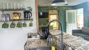 1 chambre, lit parapluie, Wi-Fi gratuit, draps fournis