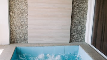 Biệt thự (Jacuzzi) | Bồn tắm spa riêng