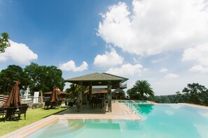5 piscinas al aire libre, cabañas de piscina gratuitas, sombrillas