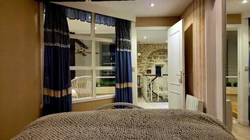 1 habitación, escritorio, tabla de planchar con plancha y wifi gratis