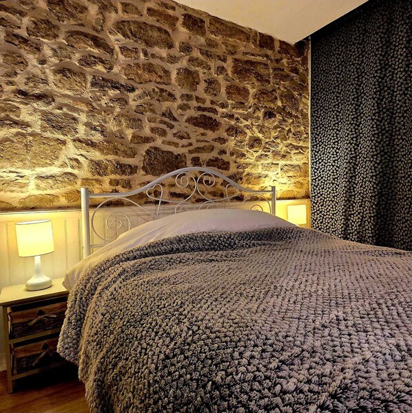 1 chambre, bureau, fer et planche à repasser, Wi-Fi gratuit