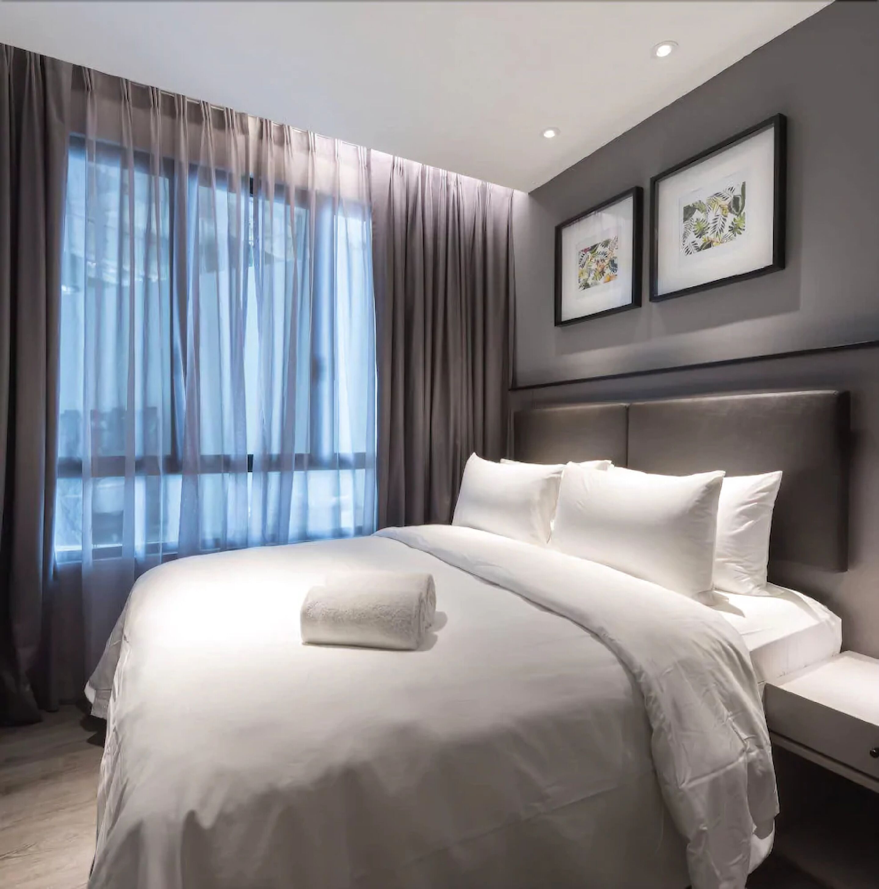 thinker two type 1 | in-room safe, desk, blackout curtains, wifi