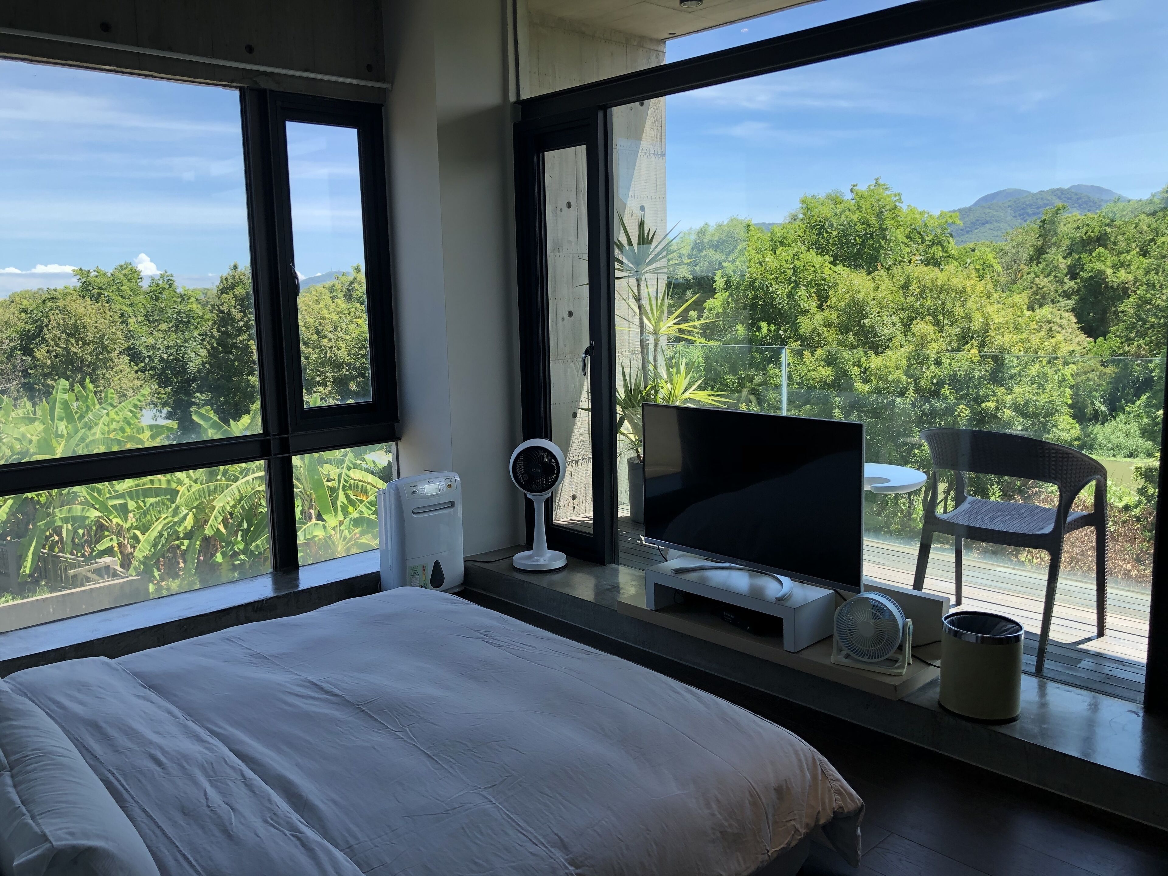 مكتب وواي فاي مجانًا وملاءات أسرّة