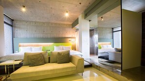 Quadruple Room (203)
