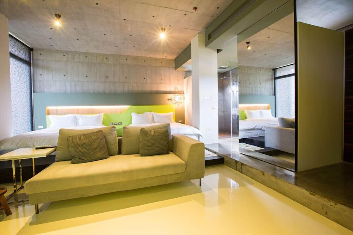 203 Quadruple Room | Desk, WiFi (free), bed sheets