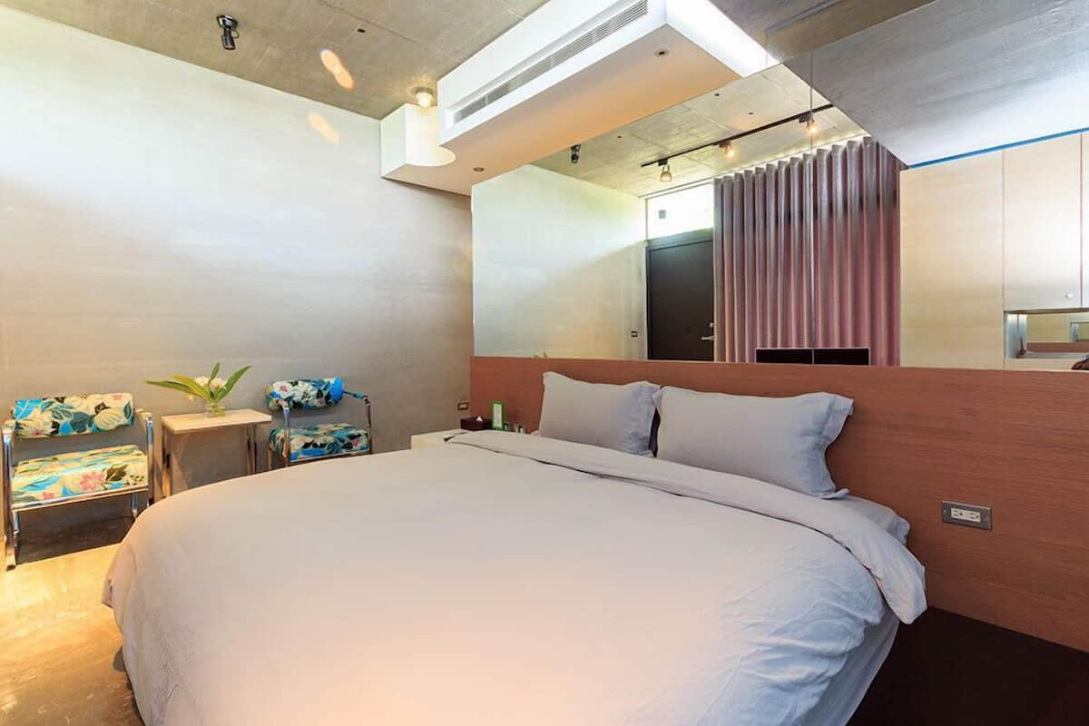 101 Double Room | Desk, WiFi (free), bed sheets