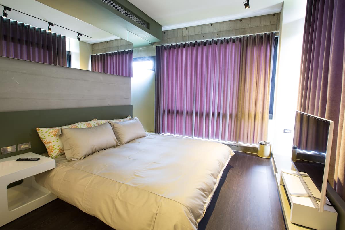 301 Double Room | Desk, WiFi (free), bed sheets
