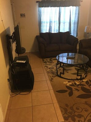 Smart TV - DENIS TEMPORARY HOUSING 3 BEDROOMS APT-A (Killeen)