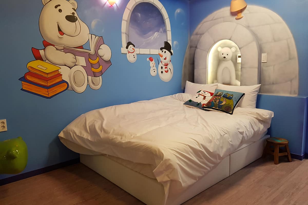 Junior Duplex (302 - Teddy Bear) | WiFi (free), individually decorated, individually furnished