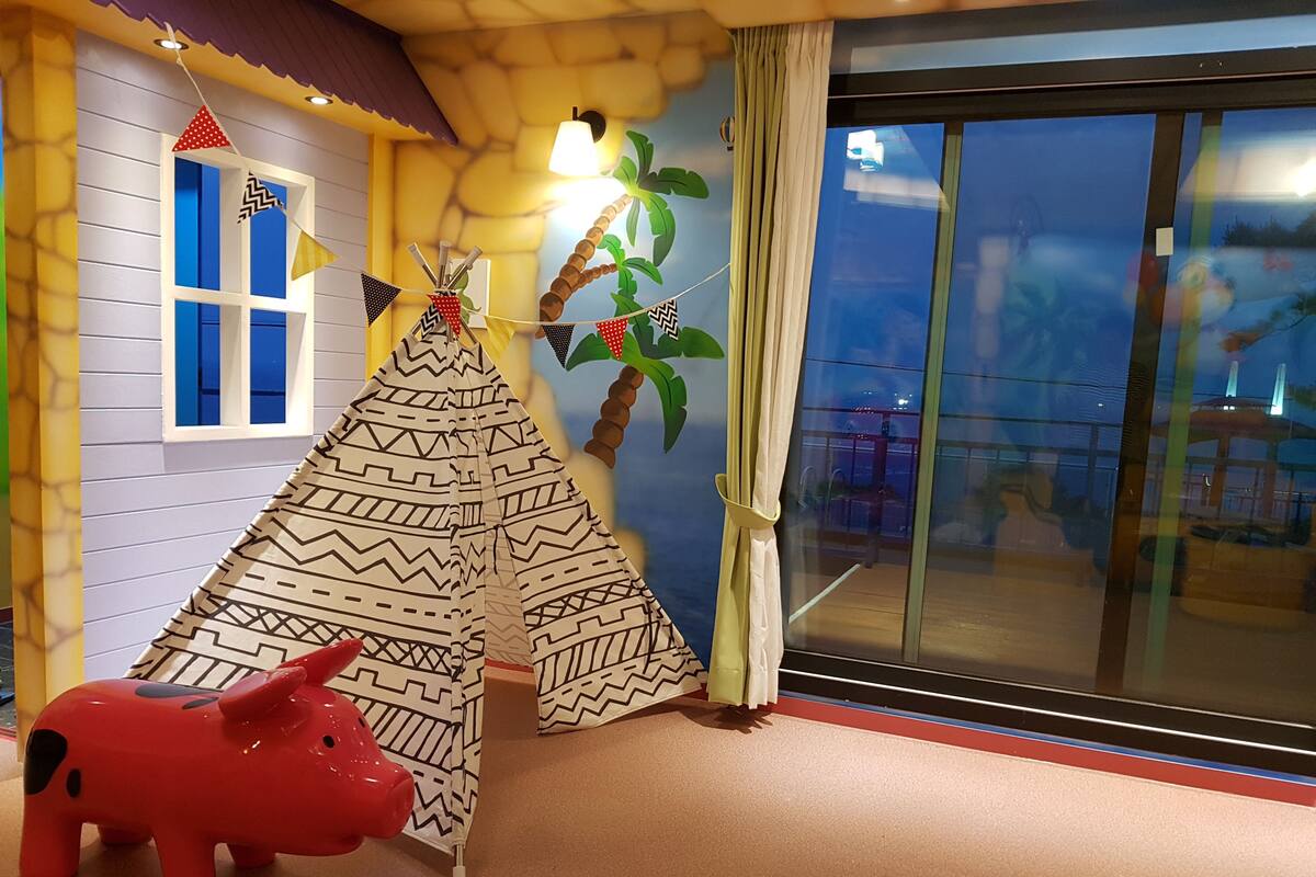 Junior Room (101 - Dinosaur) | WiFi (free), individually decorated, individually furnished