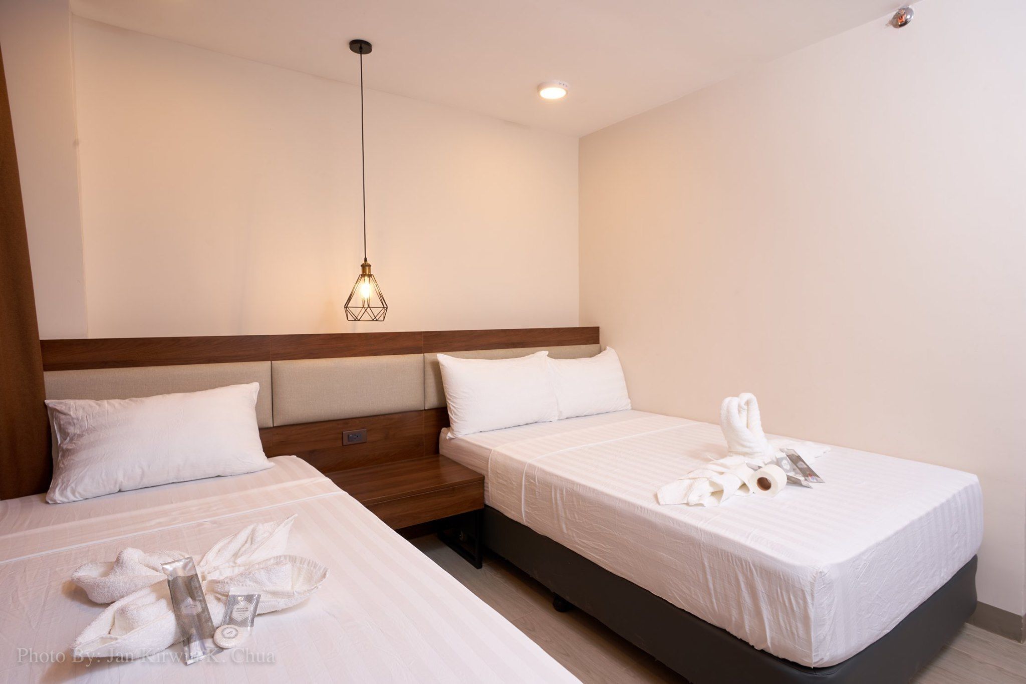 deluxe double room | in-room safe, desk, free wifi, bed sheets