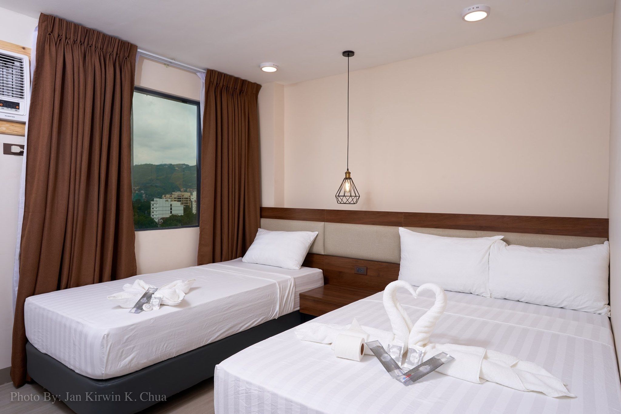 deluxe double room | in-room safe, desk, free wifi, bed sheets