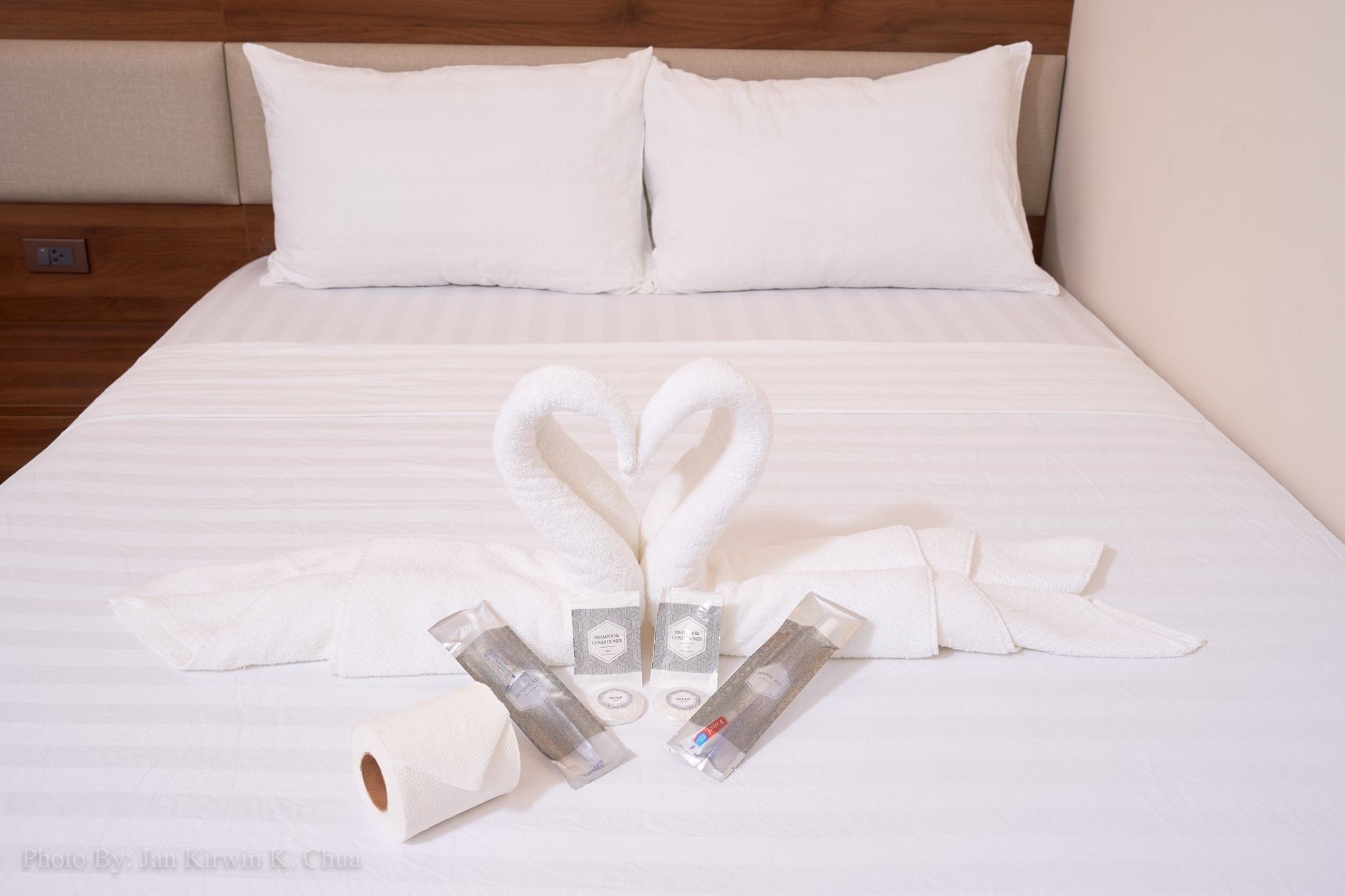 deluxe double room | in-room safe, desk, free wifi, bed sheets