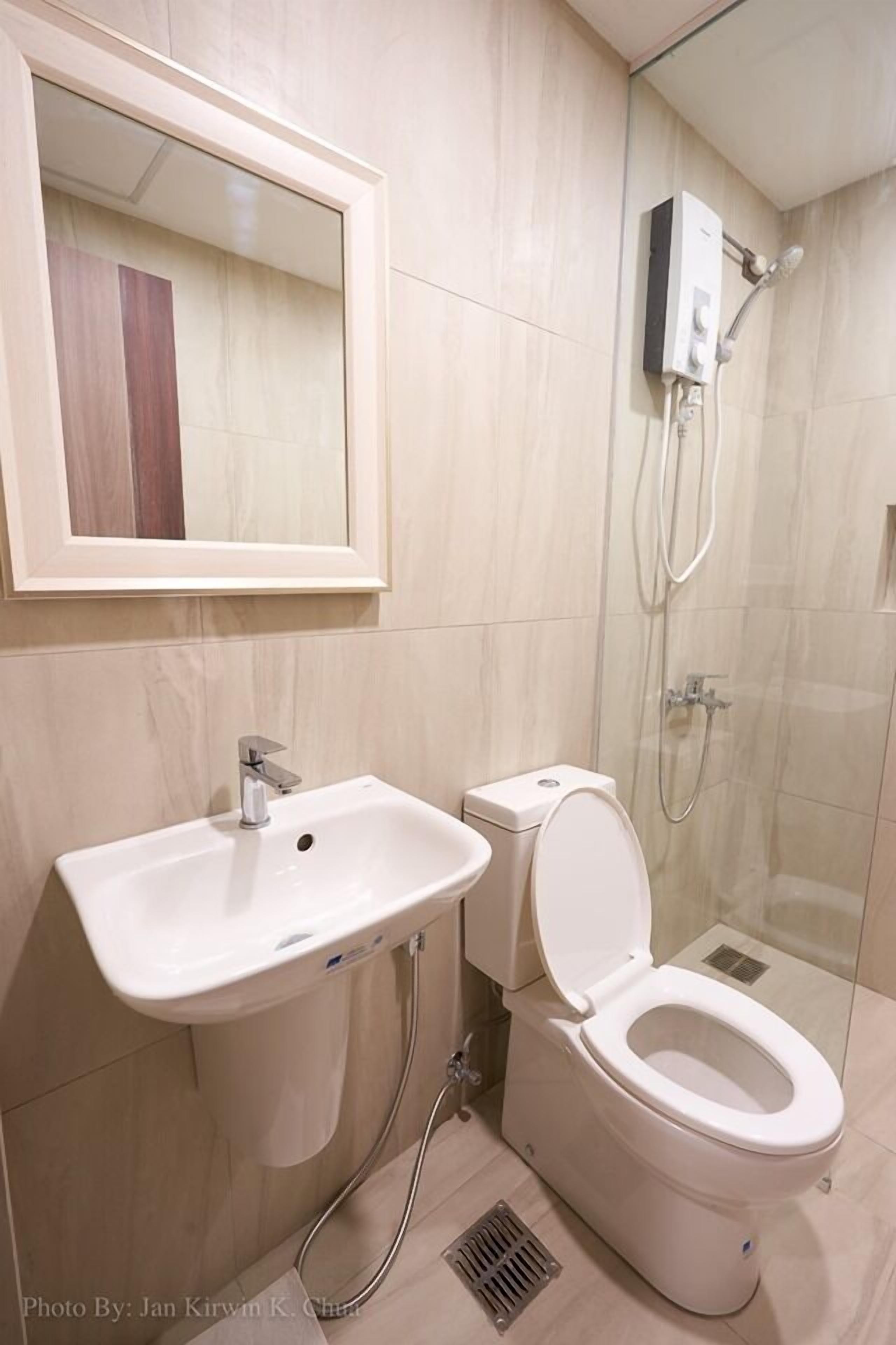 shower, free toiletries, hair dryer, bidet