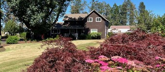 Charming turn of the century Farmhouse near Silver Falls State Park and wineries