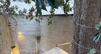 “The Royal Gallery Loft” in Historical Palace - downtown