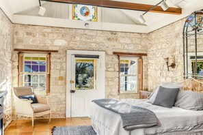 1 soverom, strykejern/-brett, wi-fi (inkludert) og sengetøy