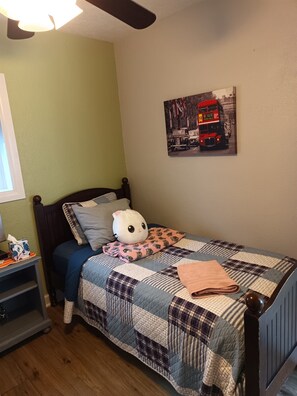 2 bedrooms, iron/ironing board, free WiFi, bed sheets