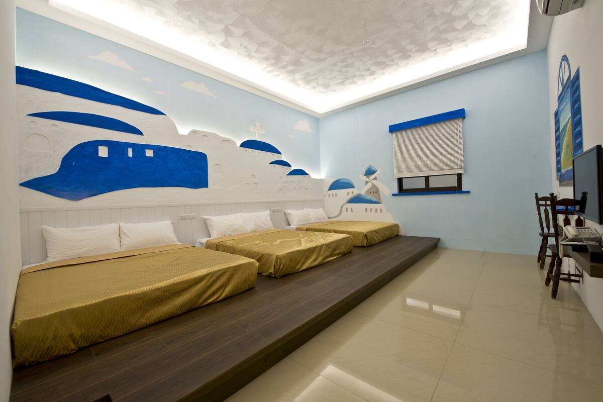 Family Room (6 people) | Desk, soundproofing, free WiFi, bed sheets