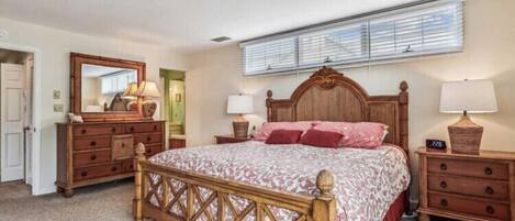 4 bedrooms, iron/ironing board, free WiFi, bed sheets