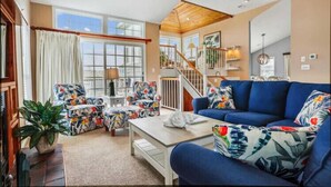 TV, fireplace - Kemme is 2 blocks to beach; Easy Walk to community pool, hot tub (Duck)
