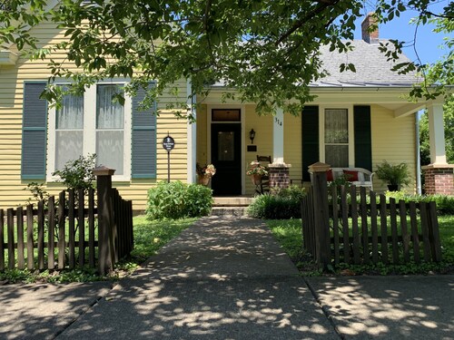 A dos minutos a pie de la plaza !!!!