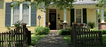 Een twee minuten lopen naar het plein !!