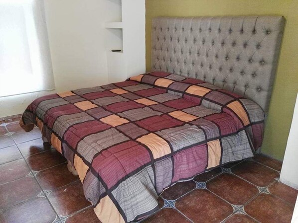 Casa | 3 habitaciones, tabla de planchar con plancha y ropa de cama 