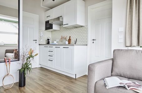 Refrigerador, placa de cocina, lavavajillas, cafetera/tetera