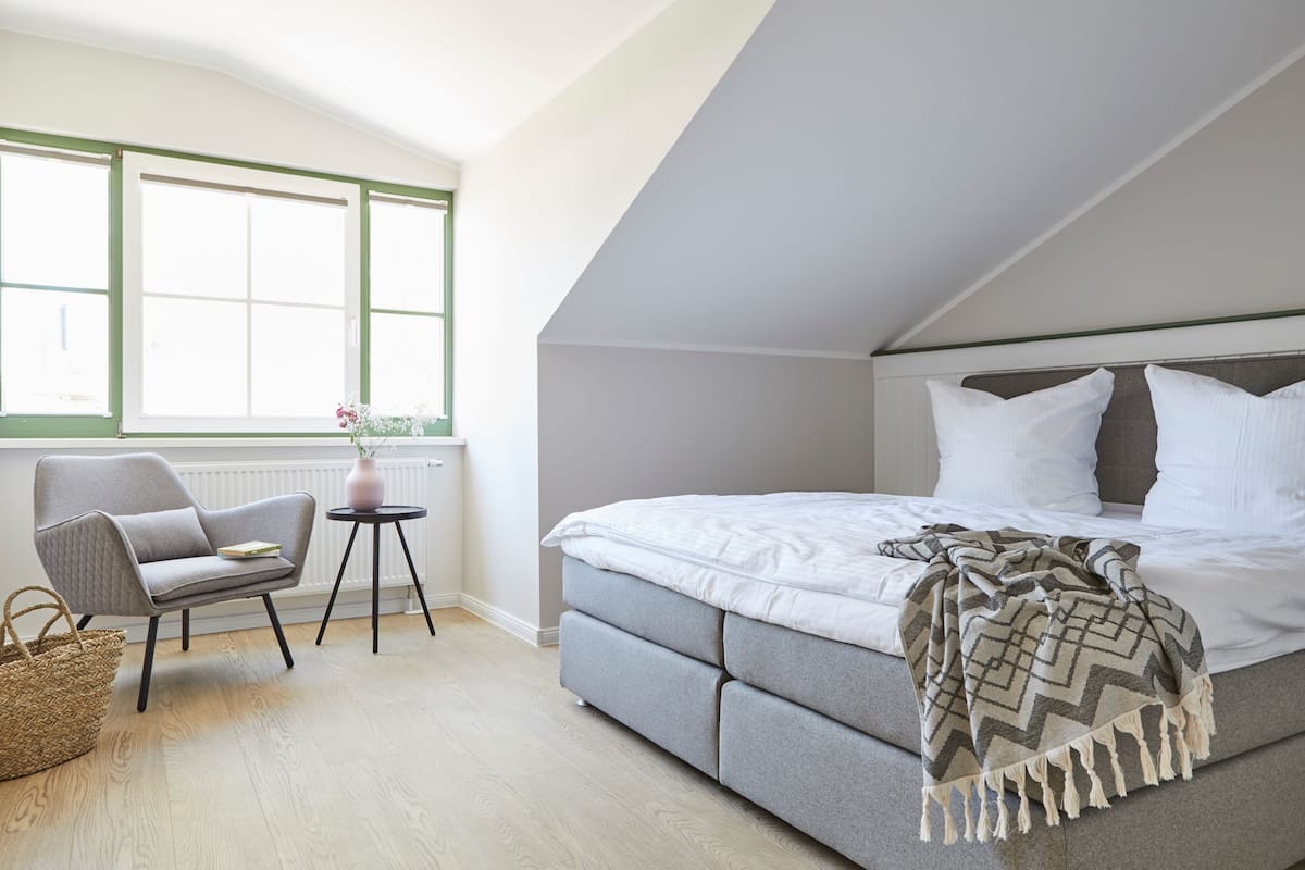 Apartment, Terrace (incl. Cleaning Fee 144 EUR) | Iron/ironing board, WiFi (free), individually decorated, bed sheets