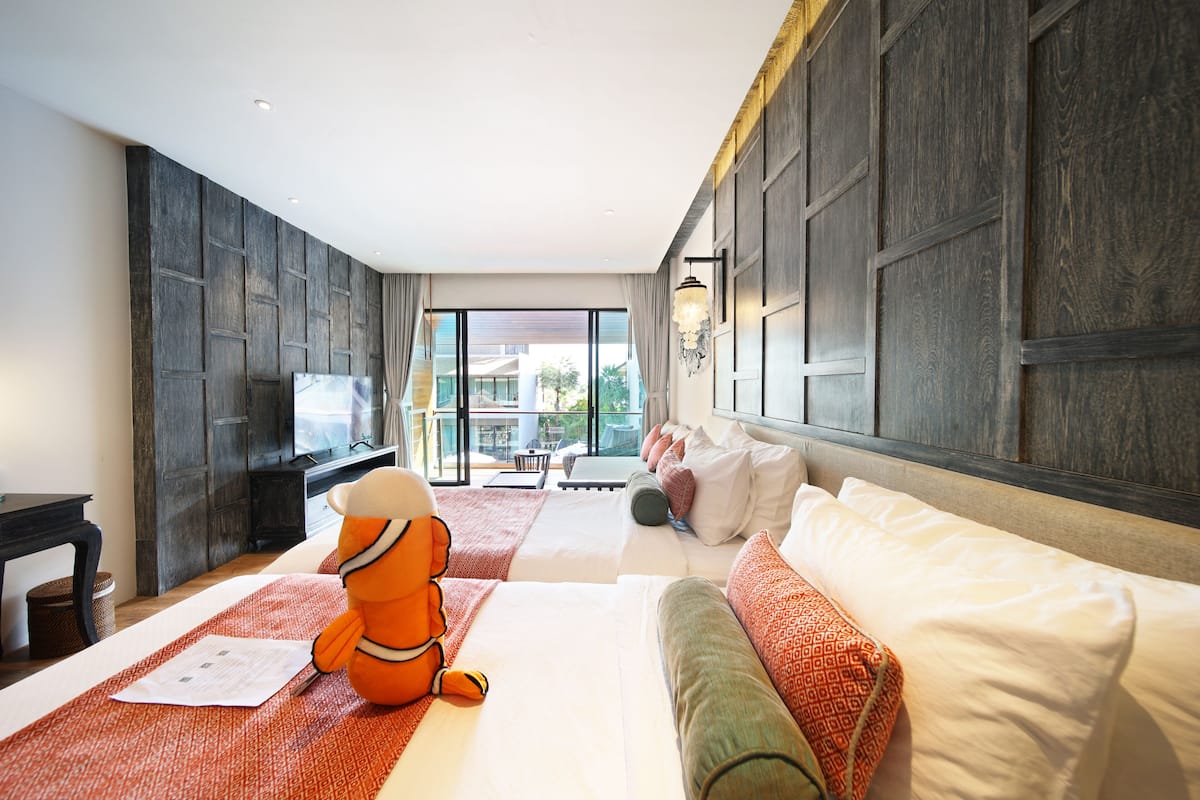 Deluxe Pool View | Hypo-allergenic bedding, free minibar, in-room safe, free WiFi