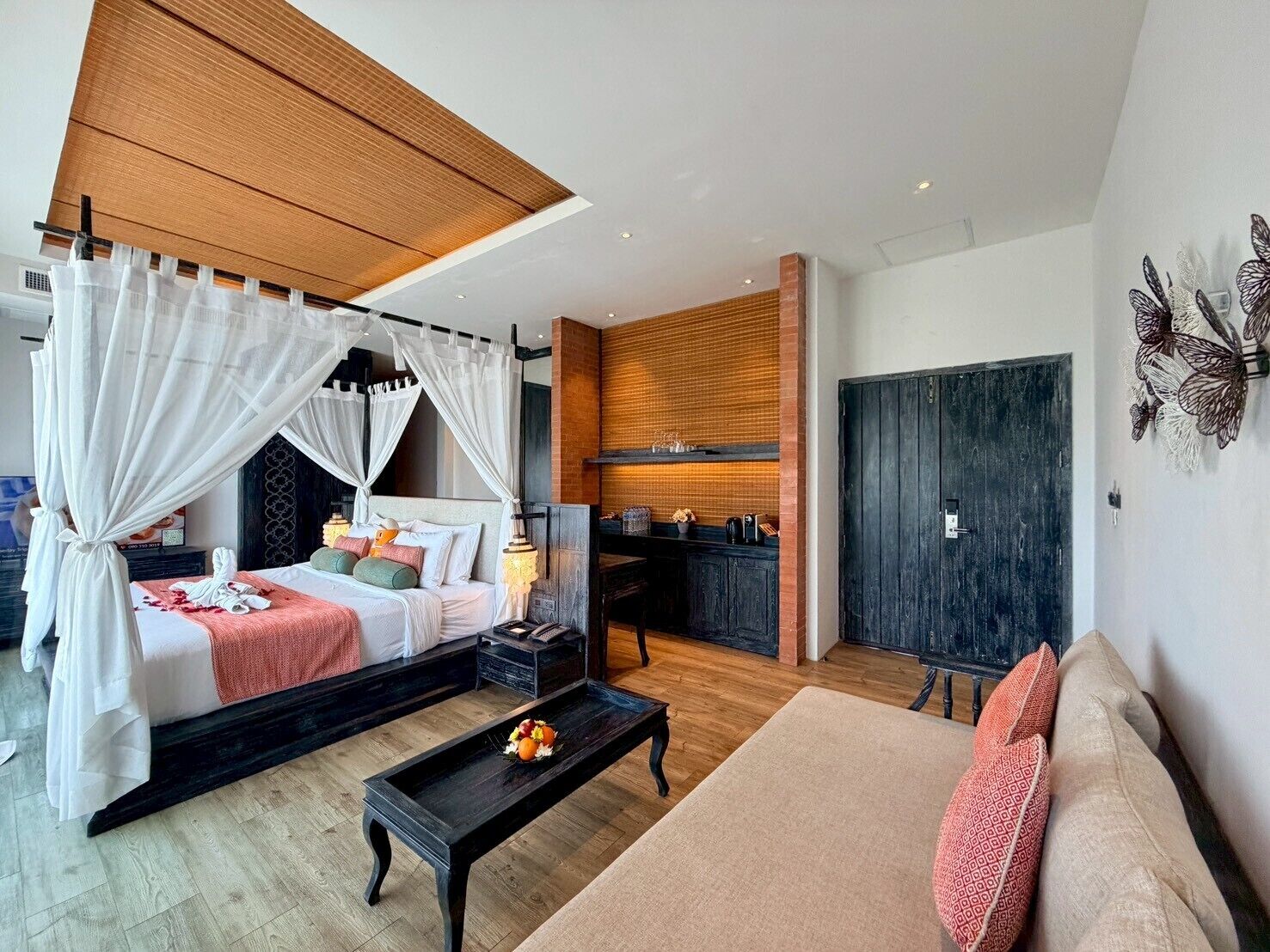Jacuzzi pool suite honeymoon Sea view | Room amenity