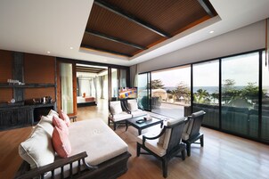 Royal Jacuzzi pool Suite Sea View | 阳台景观
