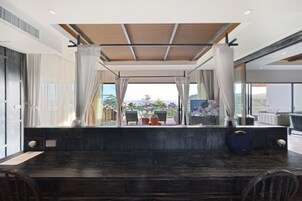 Royal Jacuzzi pool Suite Sea View | Premium bedding, minibar, in-room safe, free WiFi