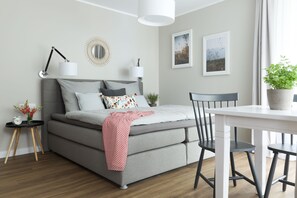 Arbetsyta för laptop, strykjärn/strykbräda, gratis wi-fi och sängkläder