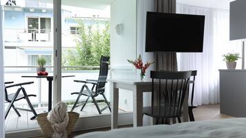 Laptop workspace, iron/ironing board, free WiFi, bed sheets