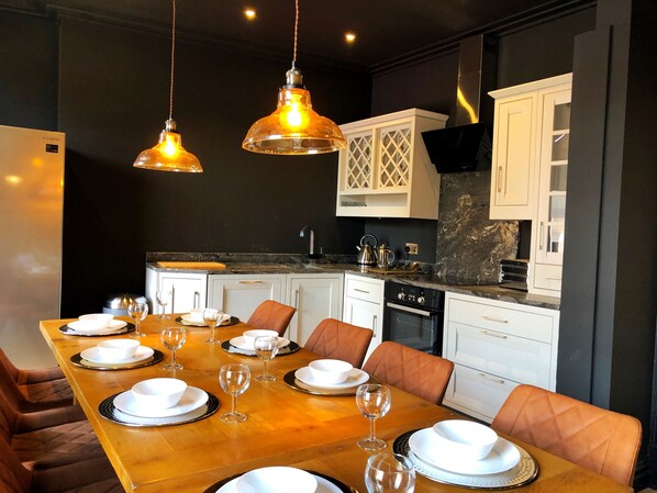 Apartment, Whirlpool | Restaurant