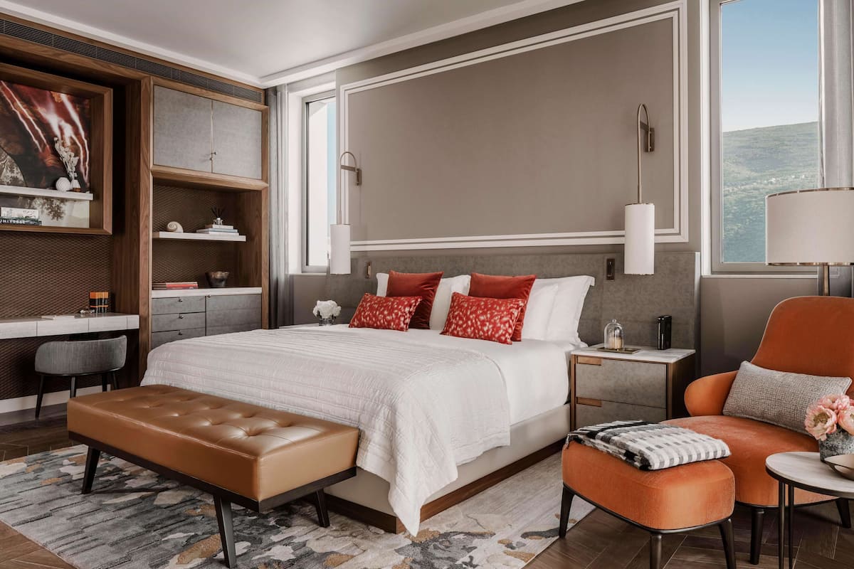 أغطية فراش متميزة وألحفة محشوة بالريش