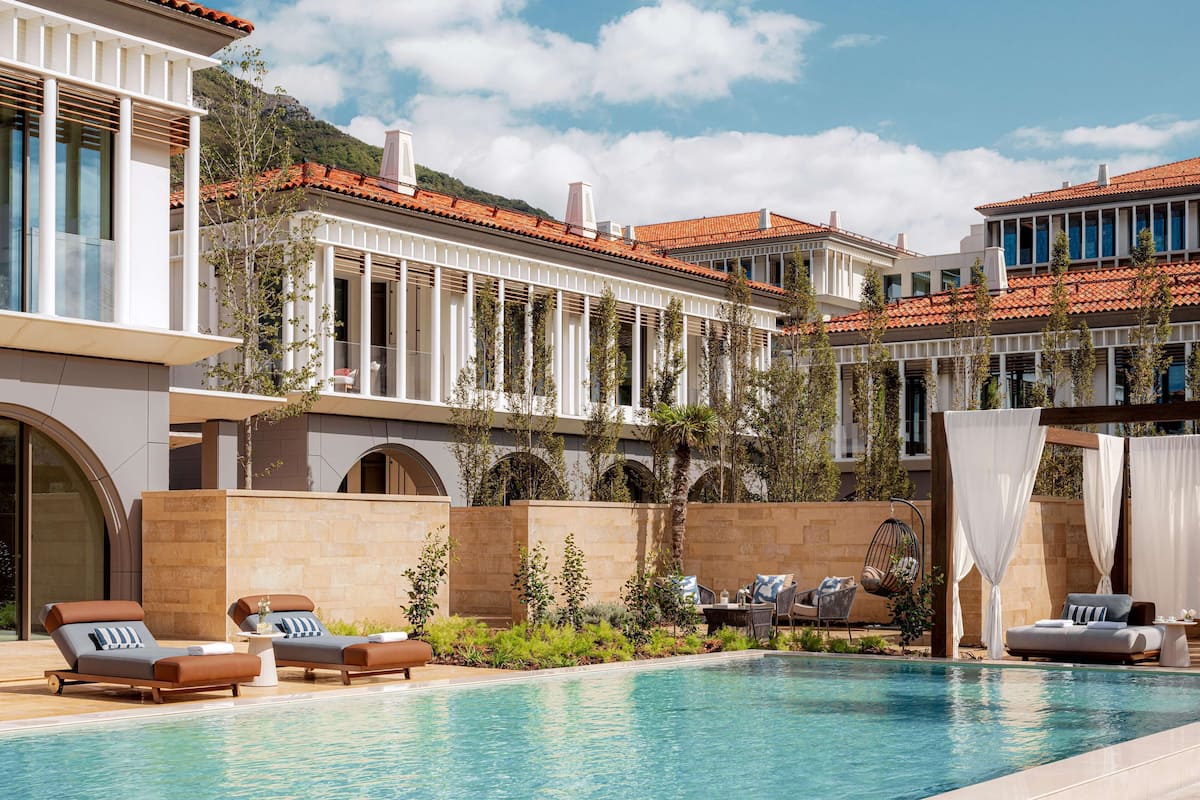 Villa Prestigio (One) | Alberca al aire libre | Alberca techada, alberca al aire libre por temporada y camastros